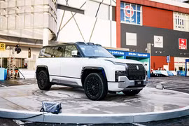 BYD Yangwang U8 và Denza Z9 GT lăn bánh tại Bình Dương