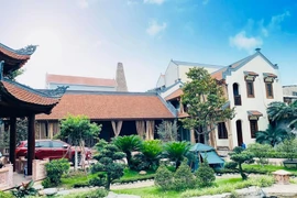 Biệt phủ 1.000m2 toàn gỗ quý đẹp như resort tại Bắc Ninh 
