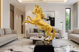 Tượng ngựa mạ vàng vài chục triệu hút khách dịp Tết Bính Ngọ 2026