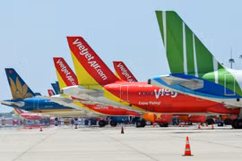 Mở bán hàng triệu vé máy bay Tết sớm, giá cao ngất ngưởng