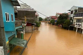 Lạng Sơn ngập sâu, ô tô nổi lềnh bềnh trong biển nước