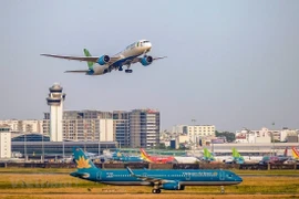 Giá vé máy bay đến Hà Nội dịp 2/9 tăng vọt, khách sạn "kín phòng" 