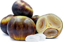 Quả rụng đầy gốc ở Việt Nam, sang "trời Tây" giá tiền triệu 