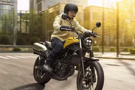 Honda CL250 E-Clutch 2025 từ 125,3 triệu đồng, nâng cấp cực xịn