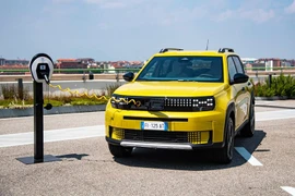 Fiat Grande Panda 2025 từ 17.000 USD, SUV rẻ nhất châu Âu