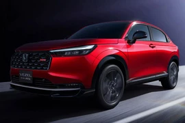 Cận cảnh Honda HR-V e:HEV RS 2026, giá bán từ 25.500 USD