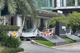 Tỷ phú Việt chi 40 triệu mua biển cho Porsche 911 Turbo 50 Years hơn 20 tỷ