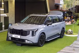 Kia Carnival HEV 2025 thêm 80 triệu, khách Việt có ghế "cơ trưởng"