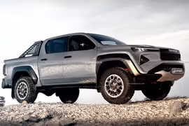 Toyota Hilux 2026 lộ ngoại hình hầm hố, nội thất xịn sò như SUV