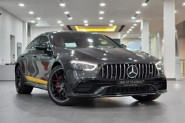 Xe Mercedes-Benz hạng sang tồn kho tại Việt Nam “vừa bán vừa cho”