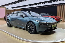 Cận cảnh Toyota bZ7 2026 - sedan dài hơn 5 mét, thông minh như smartphone