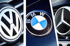 Loạt ôtô hạng sang giảm sốc tháng "cô hồn" cao nhất gần 3 tỷ