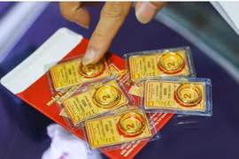 Giá vàng hôm nay 08/7: Trượt dốc?