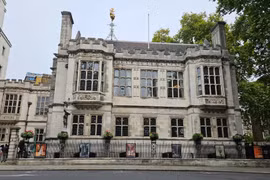 Kiến trúc độc đáo trong biệt thự cổ nơi Tiên Nguyễn chụp ảnh cưới