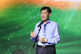 Đời thường giản dị của tỷ phú Johnathan Hạnh Nguyễn