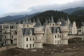 Bên trong làng biệt thự 200 triệu USD bị bỏ hoang đầy tiếc nuối 