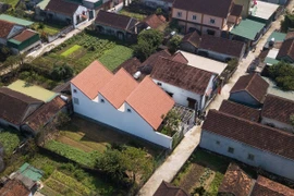 Ấn tượng nhà ngói đỏ nhấp nhô tại Nghệ An 