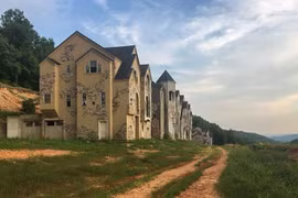 Bên trong khu nghỉ dưỡng hơn 42.000 tỷ đồng bị bỏ hoang cả thập kỷ 