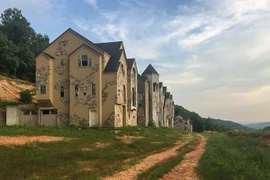 Bên trong khu nghỉ dưỡng hơn 42.000 tỷ đồng bị bỏ hoang cả thập kỷ 