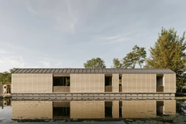 Ấn tượng ngôi nhà 80 m2 tiện nghi nổi trên mặt nước