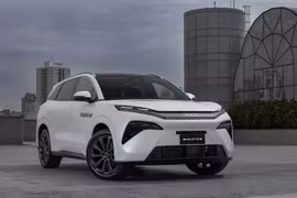 BYD Sealion 8 2026 từ 752 triệu đồng, sạc 5 phút chạy tới 370 km 