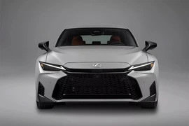 Lexus IS 2026 tinh chỉnh thiết kế, cắt giảm động cơ, tăng giá bán