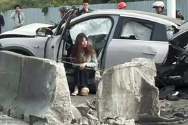 Nio EC6 gãy đôi sau tai nạn kinh hoàng, hành khách thoát nạn thần kỳ