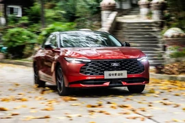 Chi tiết Ford Mondeo 2026 - "đối thủ" Toyota Camry ở thị trường tỷ dân