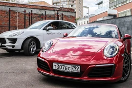 Loạt xe sang Porsche bất ngờ thành "đống sắt vô tri", không thể khởi động