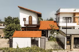 Nhà ngói 3 gian gợi nhớ làng quê Việt giữa lòng Huế