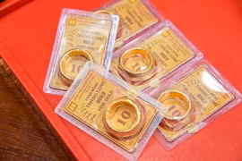 Giá vàng hôm nay 15/8: Vàng miếng lập đỉnh mới?