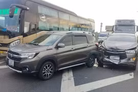 Ô tô tông liên hoàn trên cao tốc qua Đồng Nai, ùn tắc kéo dài gần 10km