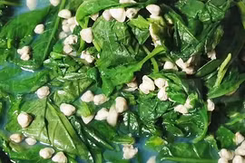 Loài rau mọc hoang vẫn đắt khách, giá tới 80.000 đồng/kg vẫn không đủ bán