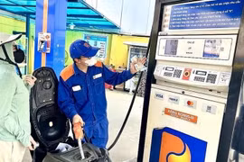 Giá xăng đồng loạt giảm từ 0 giờ ngày 1/7