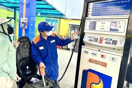 Giá xăng đồng loạt giảm từ 0 giờ ngày 1/7