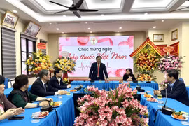 Chủ tịch VUSTA Phan Xuân Dũng chúc mừng Ngày Thầy thuốc Việt Nam
