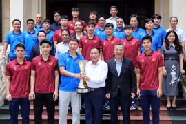 Bộ trưởng Bộ VHTTD chúc mừng đội tuyển U23 Việt Nam vô địch U23 Đông Nam Á