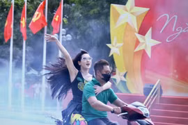 Hé lộ danh tính "girl phố" hot nhất cõi mạng cuối tuần qua