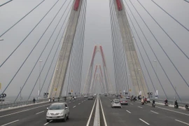 Sửa chữa cầu Nhật Tân điều chỉnh giao thông đến ngày 18/8