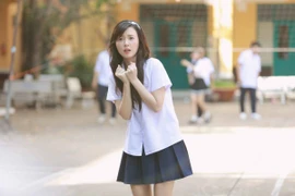 Nhan sắc lão hoá ngược của "phú bà" Midu khi đóng vai nữ sinh ở tuổi U40