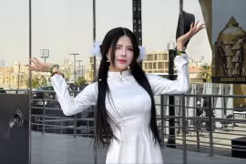 Nữ MC Mai Dora đưa áo dài Việt Nam tới Esports World Cup làm fan trầm trồ