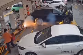 Zeekr 7x chạy điện bất ngờ bốc cháy, hãng tức tốc đưa ra cảnh báo