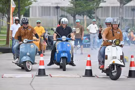 [GALLERY] Hàng trăm ôtô, xe máy cổ tụ hội tại Vietnam Scooters Fest 2026 