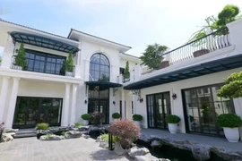 Cận cảnh biệt thự view sông Sài Gòn có 6 không gian tiếp khách