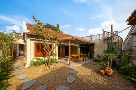 Nhà cấp 4 cũ kỹ "lột xác" thành homestay vạn người mê 