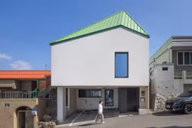 Cận cảnh ngôi nhà hình chiếc bút chì độc đáo