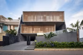 Biệt thự ven biển phủ rèm gỗ để tránh ánh nhìn hàng xóm