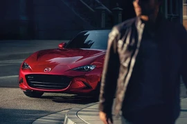 Mazda Việt Nam "thả thính" MX-5 mui trần thể thao bản 35 năm