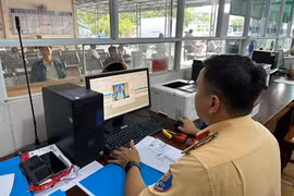 Đổi bằng lái xe sang thẻ PET mới nhất 2025 cần làm những gì?