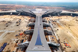 Bên trong nhà ga hình bông sen của sân bay Long Thành sắp hoàn thiện